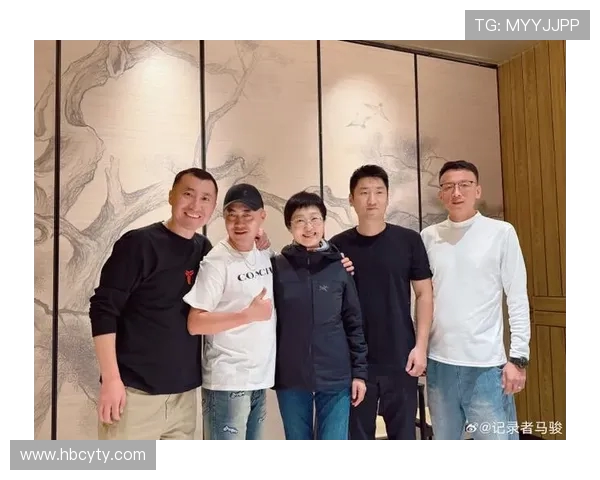 田亮携家人重返公众视野展现运动员精神与幸福家庭风貌