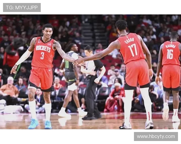 开拓者客场激战火箭新星闪耀双方鏖战四节上演逆转好戏