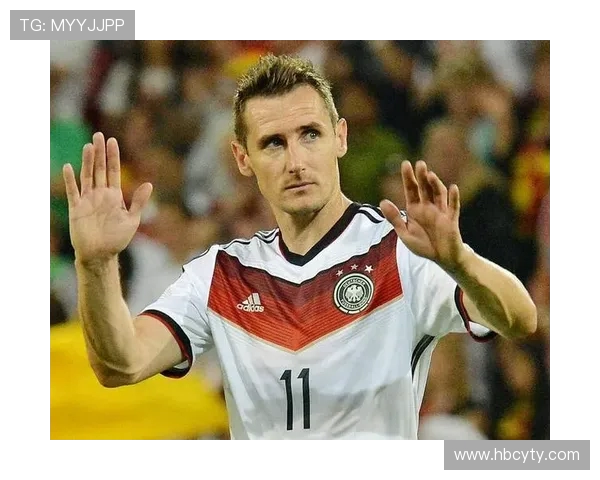 米罗斯拉夫·克洛泽：德国足球传奇射手的成长之路与辉煌成就